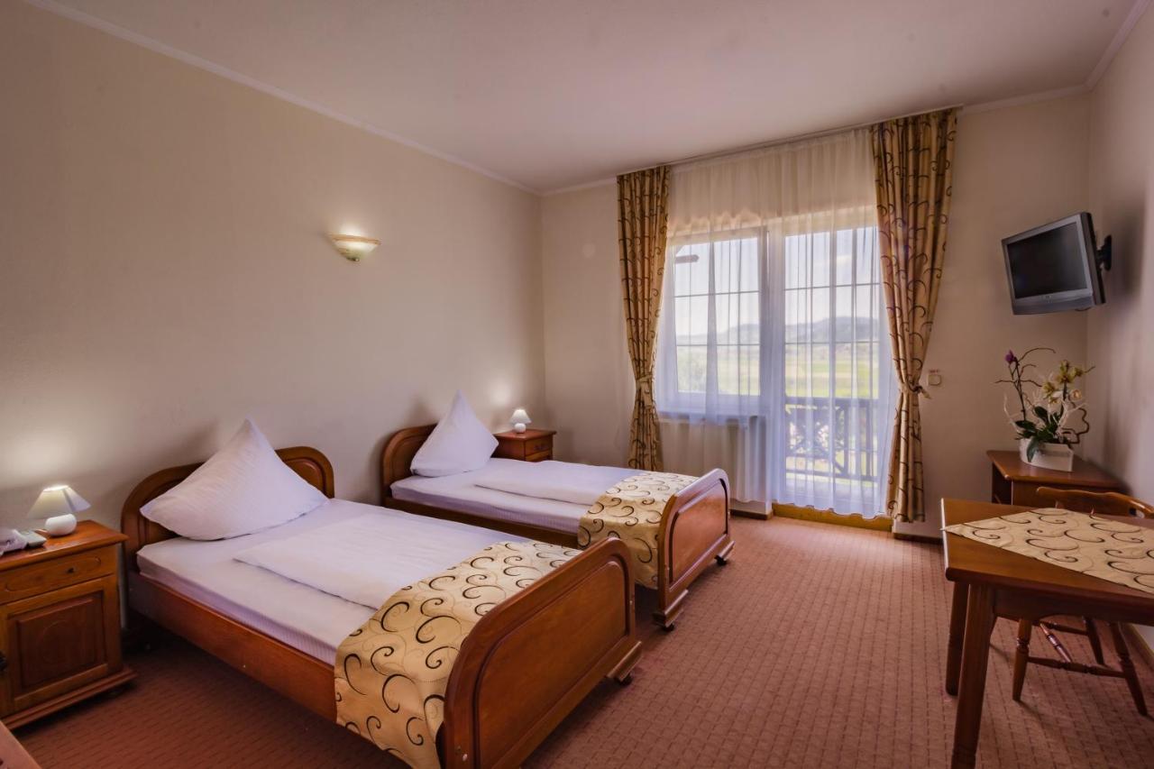 Hotel Europa Kokeltal Albesti (Mures) Exterior foto