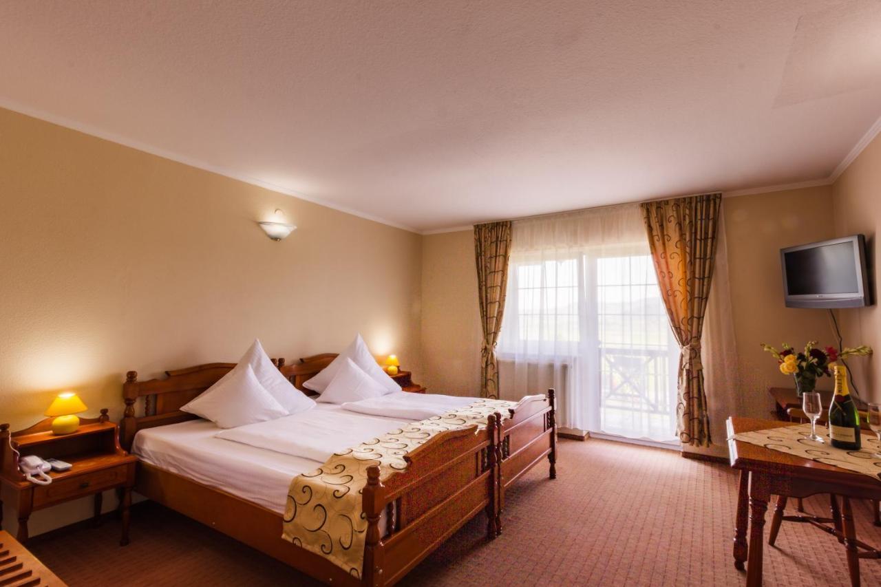 Hotel Europa Kokeltal Albesti (Mures) Exterior foto